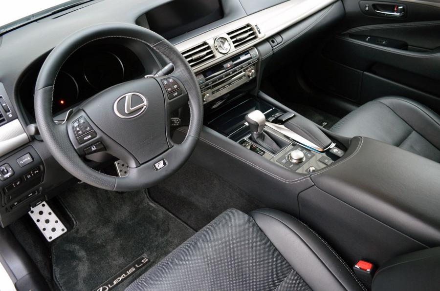  Lexus LS460 F-Sport AWD 2013 года  (фото 27 из 47)